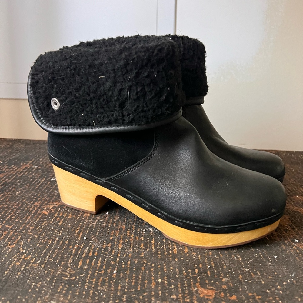 FRYE AND CO. Black Ankle Boots with Wooden Heel Size 7